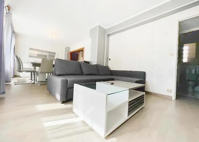 L\'Amicale : 80 M², 6 Prs, 3 Ch, Centre Ville