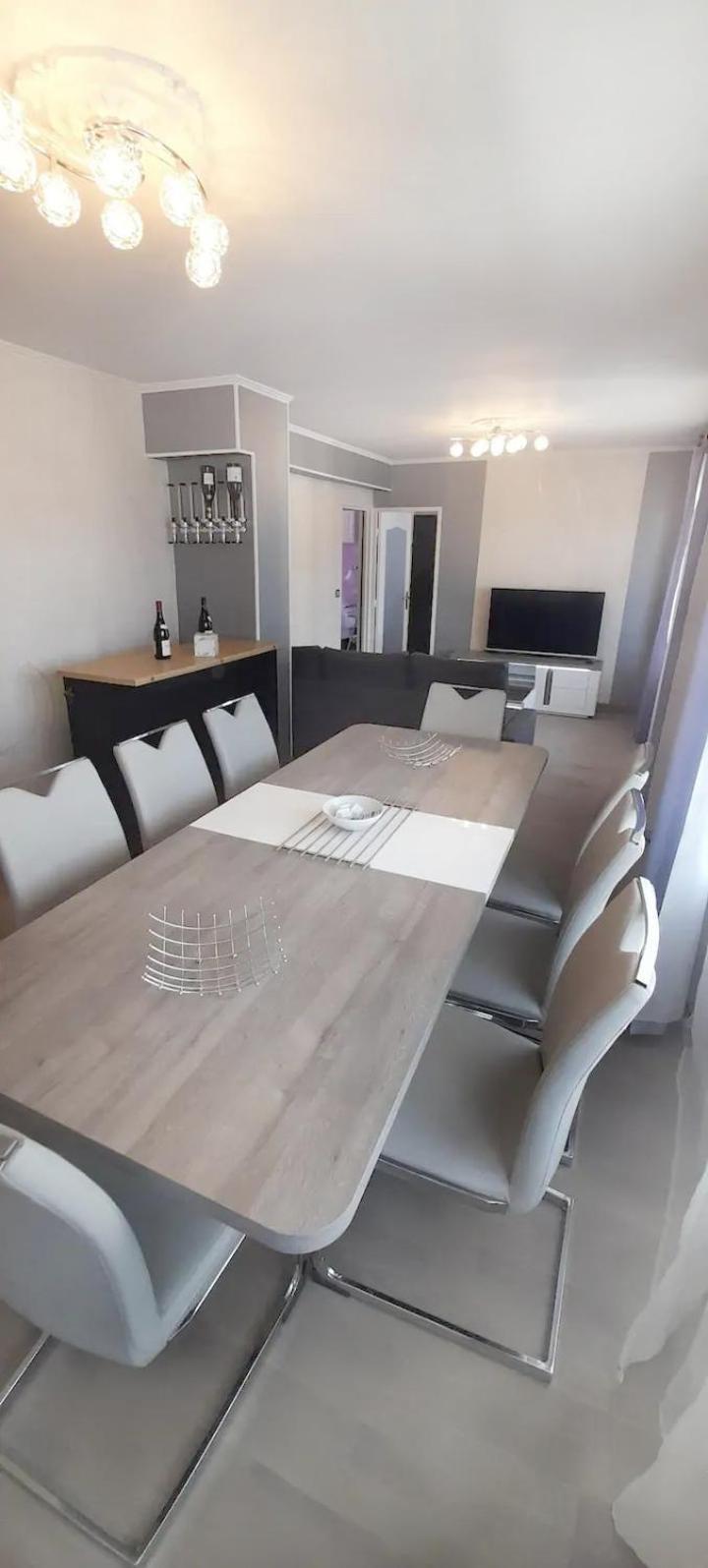 Apartment L'amicale : 80 M², 6 Prs, 3 Ch, Centre Dijon